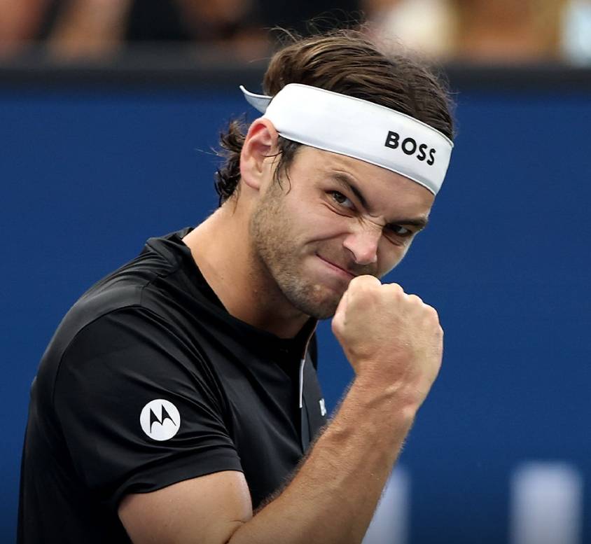 晋级下一阶段引发热议！，德约科维奇在独行侠比赛中爆冷赛场气氛高涨的简单介绍